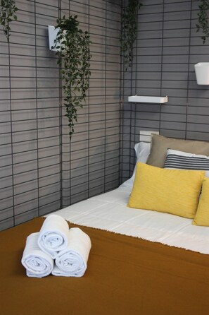 1 chambre, fer et planche à repasser, accès Internet, draps fournis
