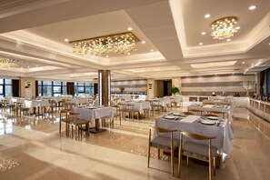 Breakfast, lunch and dinner served - Ramada Encore by Wyndham Chenzhou North (Chenzhou)
