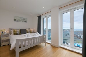 3 habitaciones, tabla de planchar con plancha, cuna de viaje y wifi 