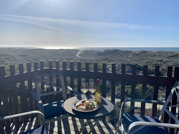Outdoor dining - Blue Diamond@Monterey Dunes OCEANFRONT 3bed/3bath-sleeps 7
Monterey/Santa Cruz (Moss Landing)