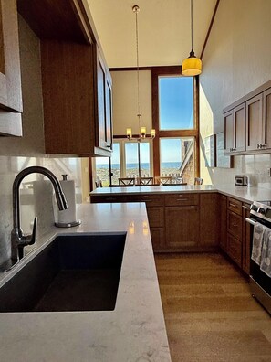 Fridge, microwave, oven, stovetop - Blue Diamond@Monterey Dunes OCEANFRONT 3bed/3bath-sleeps 7 
Monterey/Santa Cruz (Moss Landing)