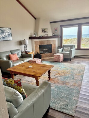 Smart TV, fireplace, DVD player, table tennis - Blue Diamond@Monterey Dunes OCEANFRONT 3bed/3bath-sleeps 7
Monterey/Santa Cruz (Moss Landing)