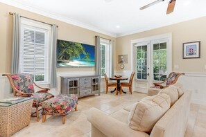 Smart TV - 6-SEATER GOLF CART INCLUDED! This charming Cottage is located steps to the pool. (Miramar Beach)