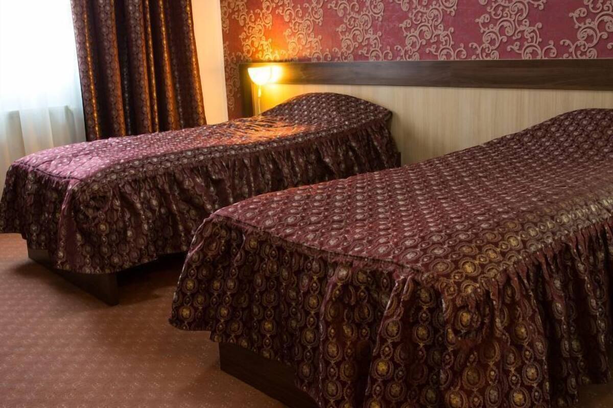 واي فاي مجانًا وملاءات أسرّة