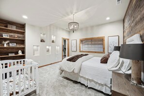 6 bedrooms, desk, iron/ironing board, travel cot