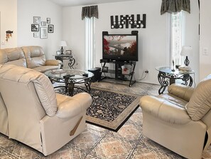 Smart TV - Direct Gulf Access Island Retreat - Boat Lift, No Bridges, Convenient Location! (Bokeelia)