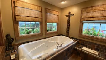 Indian Summer (Pet Friendly) | Individually decorated, individually furnished, iron/ironing board
