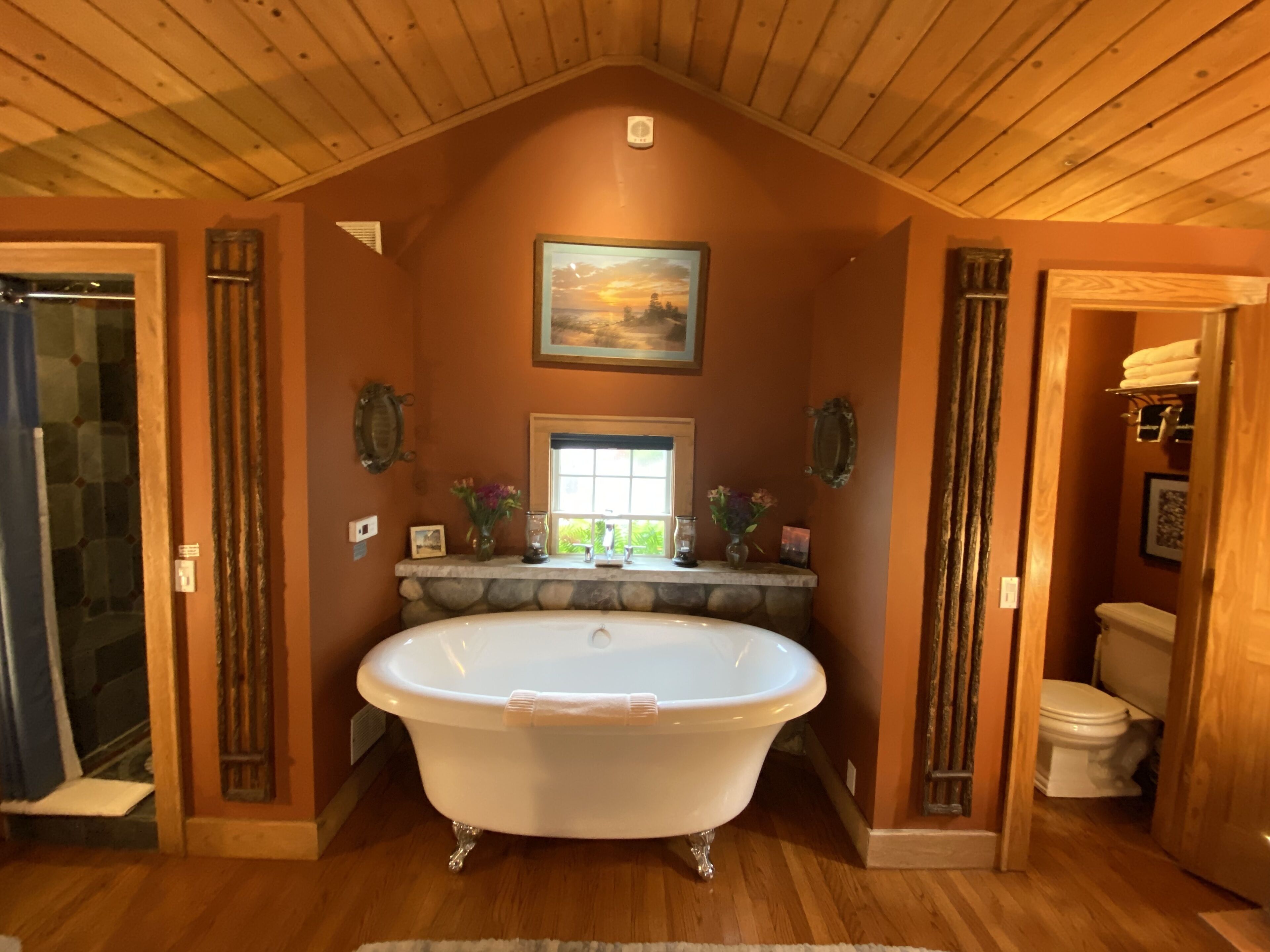 Great Lakes | Bathroom | Separate bathtub and shower, jetted bath, free toiletries, hair dryer