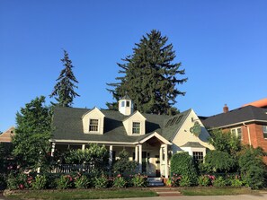 Front of property - Wild Goose Inn (East Lansing)