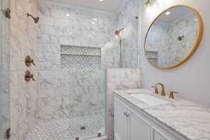 Douche, serviettes fournies