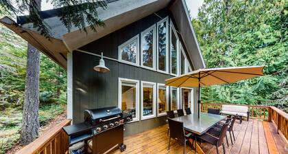 Rural, dog-friendly home with loft, deck, firepit, private grill, and game room