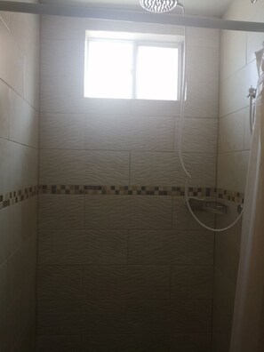 Regadera en el baño