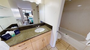 Bathtub, hair dryer, towels - Oceanview Oasis: Stylish Condo Steps from Waikiki Beach W/Free Parking (Honolulu)