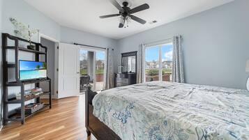 3 bedrooms, iron/ironing board, travel crib, free WiFi