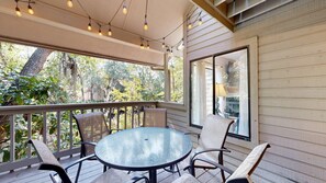 Outdoor dining - Beautifully Updated Three Bedroom Villa on the 11-Mile Lagoon! (Hilton Head)