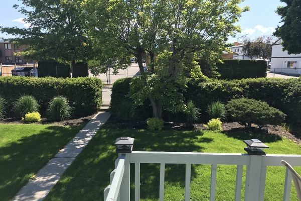 front yard and deck for upstairs guests use only