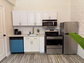 Fridge, microwave, oven, stovetop - Historic Downtown New Orleans Loft 2 Minute Walk to French Quarter 2A (New Orleans)