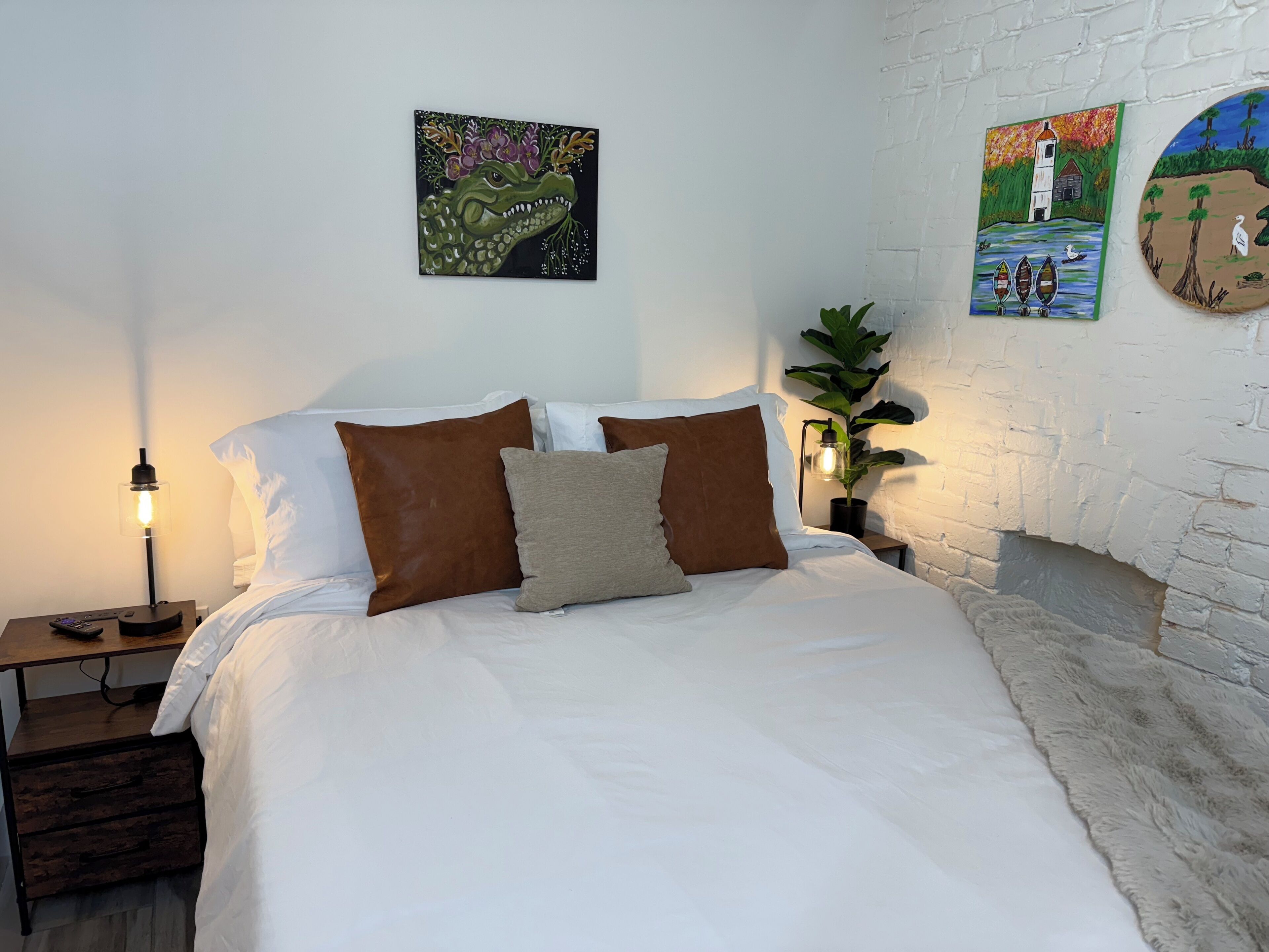 Iron/ironing board, travel cot, free WiFi, bed sheets