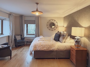 7 bedrooms, iron/ironing board, travel crib, free WiFi