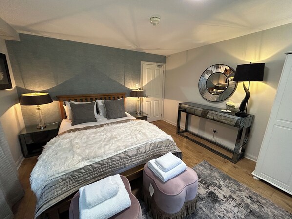 7 bedrooms, iron/ironing board, travel cot, free WiFi - Lovely 7 bedroom home with hot tub and large garden  near Oban (Taynuilt)