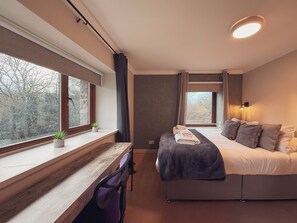 7 habitaciones, tabla de planchar con plancha y cuna de viaje 