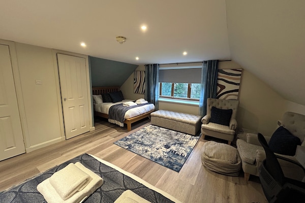 7 habitaciones, tabla de planchar con plancha y cuna de viaje