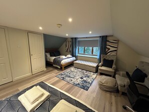 7 bedrooms, iron/ironing board, travel cot, free WiFi - Lovely 7 bedroom home with hot tub and large garden  near Oban (Taynuilt)