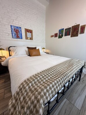 3 bedrooms, desk, iron/ironing board, travel crib - Downtown New Orleans Balcony Suite 2 Minute Walk to French Quarter 2B (New Orleans)