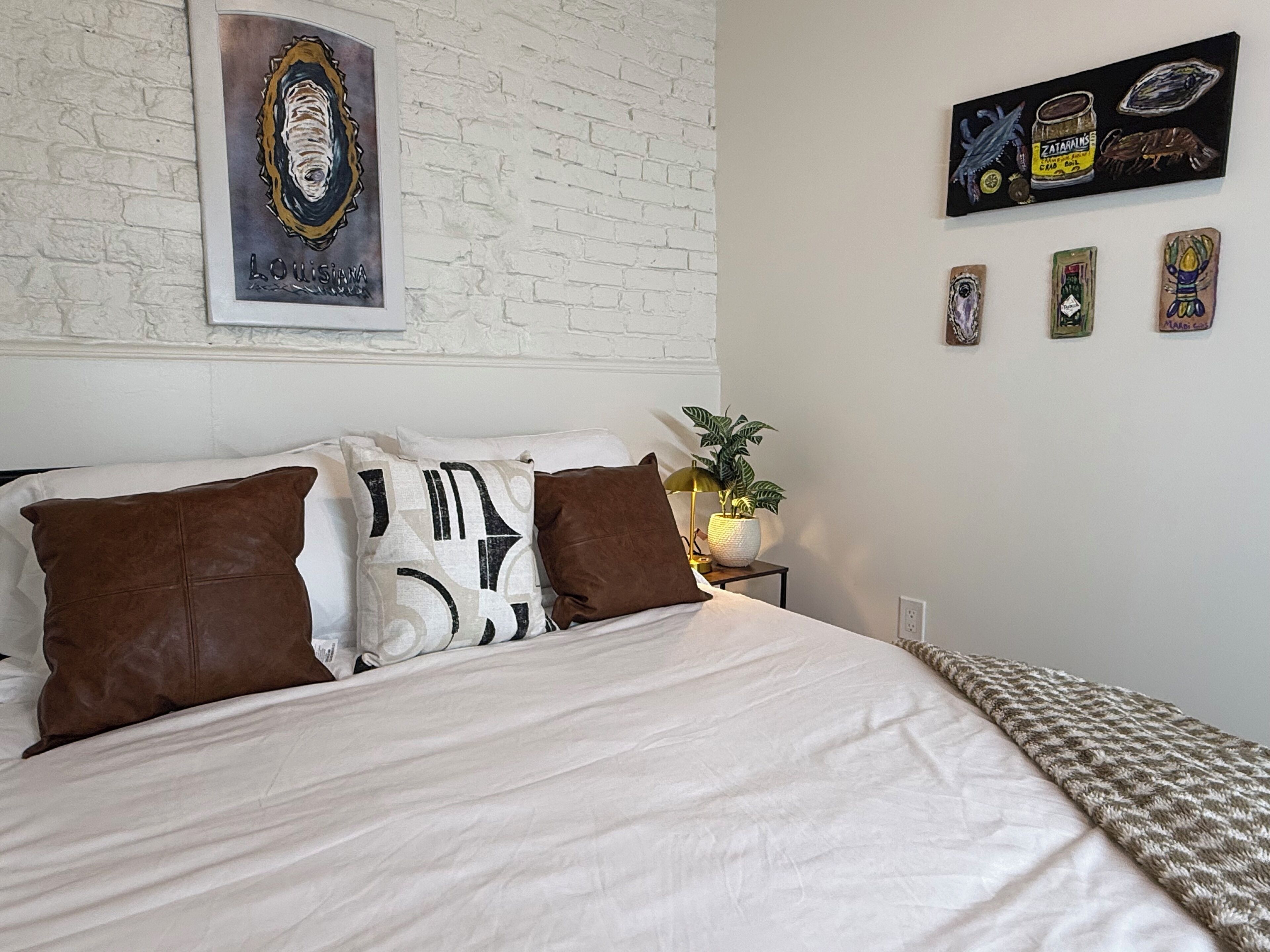 3 dormitorios, escritorio, tabla de planchar con plancha y cuna de viaje