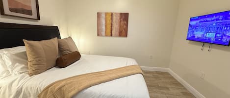 Bügeleisen/Bügelbrett, Reisekinderbett, kostenloses WLAN, Bettwäsche