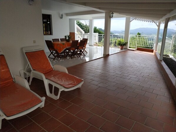 Outdoor dining - Apartment HIBISCUS (Saint-Esprit)