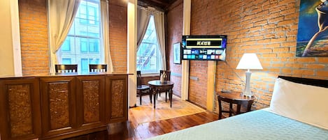 3 slaapkamers, een strijkplank/strijkijzer, reisbedje, gratis wifi