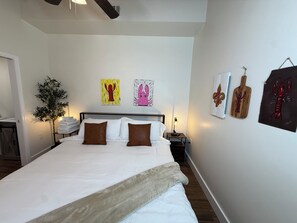 2 slaapkamers, een strijkplank/strijkijzer, reisbedje, gratis wifi