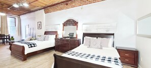 3 habitaciones, tabla de planchar con plancha y cuna de viaje 