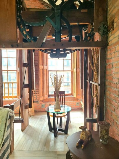 Downtown New Orleans Penthouse Suite - 2 Minute Walk to French Quarter -4B