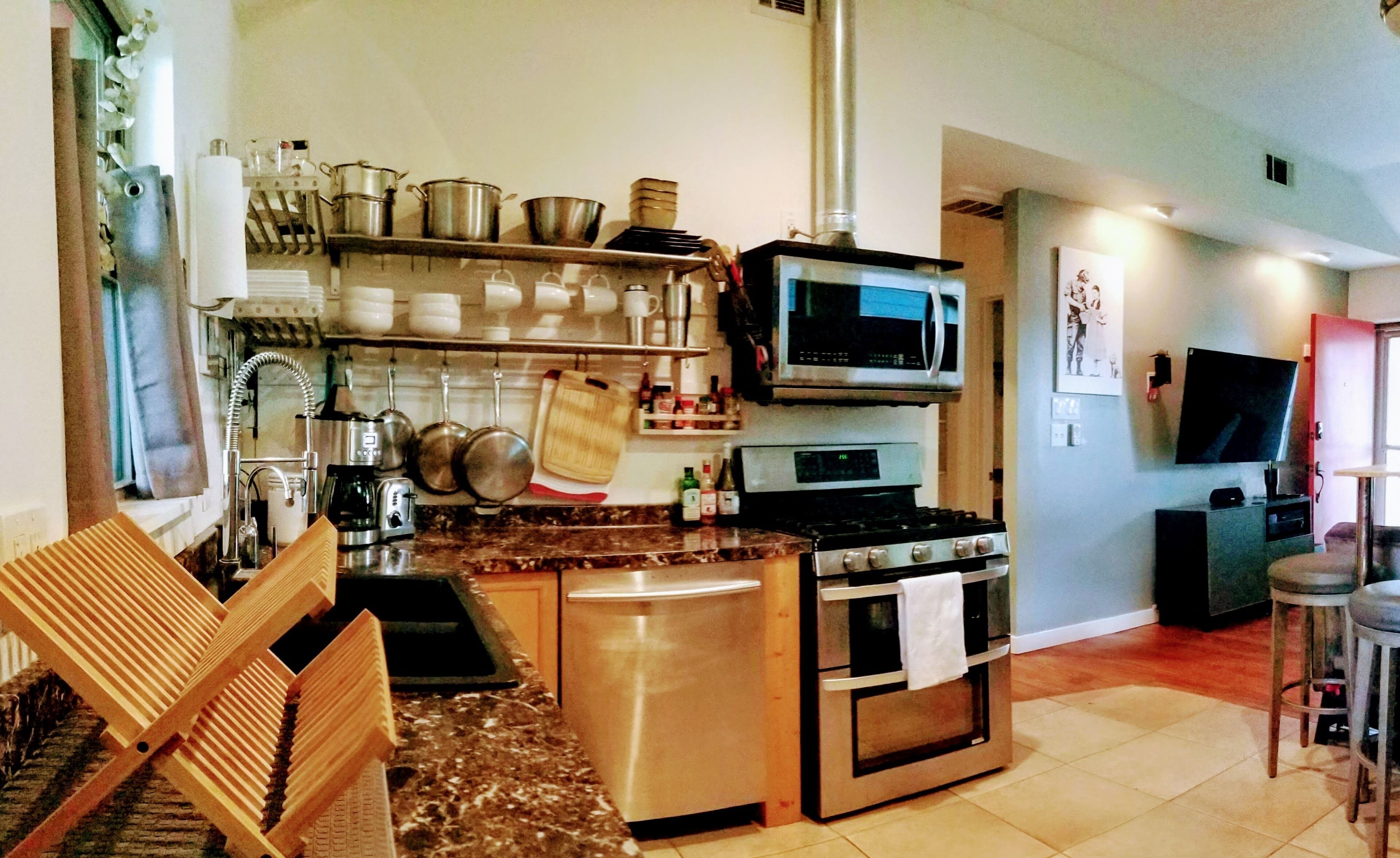 Réfrigérateur, micro-ondes, four, plaque de cuisson