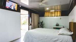 Superior Triple Room, Accessible | Seterika/papan seterika, Wi-fi percuma, dihias secara berasingan 