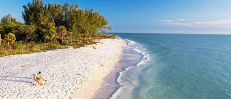 Solsenger og strandhåndklær