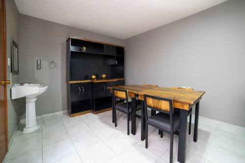 Habitación estándar, 2 camas matrimoniales | Caja de seguridad en la habitación y escritorio