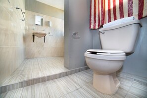Standard Room, 2 Double Beds | Bathroom | Shower, free toiletries, towels, soap - Capital O Hotel Diez (Celaya)