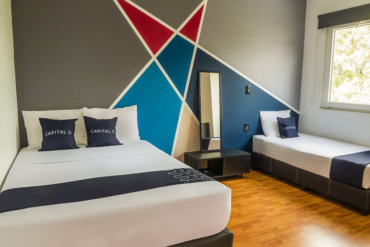 Habitación triple estándar, baño compartido | 1 habitación, escritorio, wifi gratis y ropa de cama