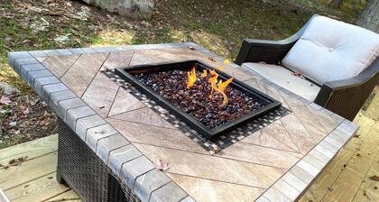 RED FOX - NEW Listing Alpine Lake Resort