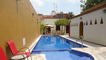 Outdoor pool, pool loungers