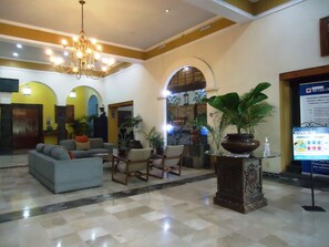 Lobby - Concierge Plaza Colima (Colima)
