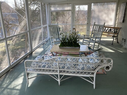 Historic home walking distance to downtown, the harbor, and restaurants!