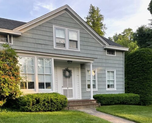 Historic home walking distance to downtown, the harbor, and restaurants!