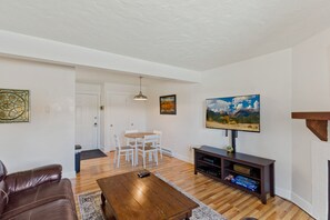 Smart TV, fireplace, DVD player