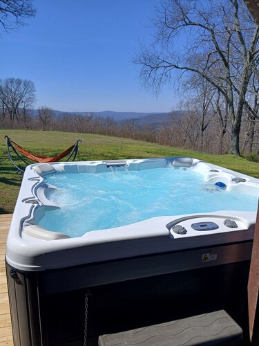 5-bedroom lodge near Ozark National Forest and Lake Fort Smith state park.