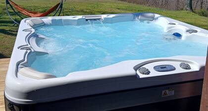 5-bedroom lodge near Ozark National Forest and Lake Fort Smith state park.