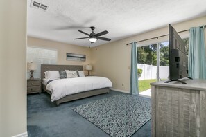 3 habitaciones, tabla de planchar con plancha y cuna de viaje 